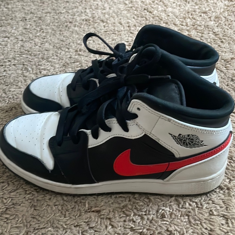 New Listing - Air Jordan Size 6 youth jordan 1s Clean
